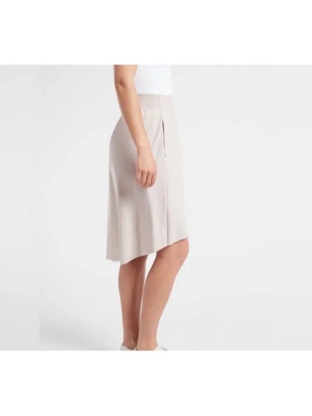 ATHLETA LIGHT BEIGE COSMIC SKIRT. SIZE M. EUC